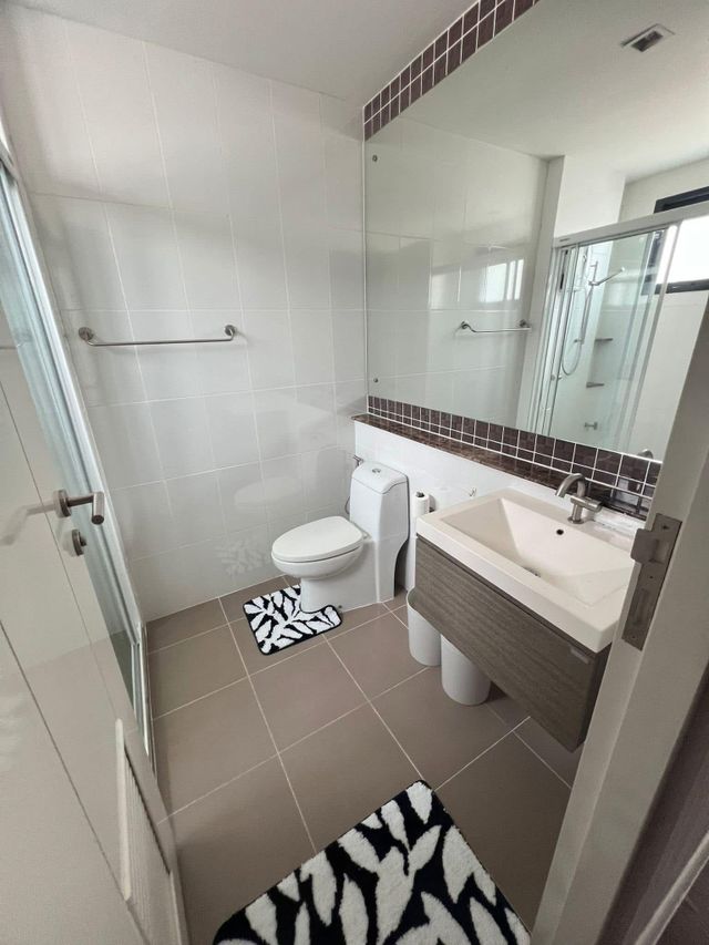 + 2 photos